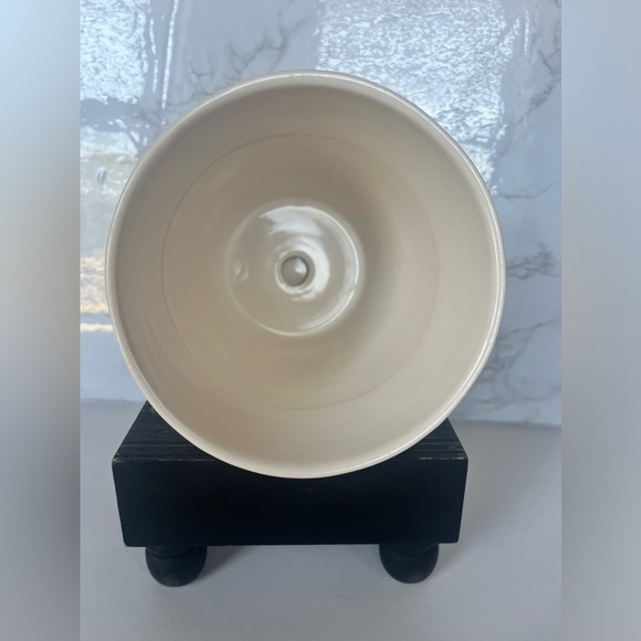 NWOT RAE DUNN planter with “SHINE” on the front with gold star. - Picture 3 of 5